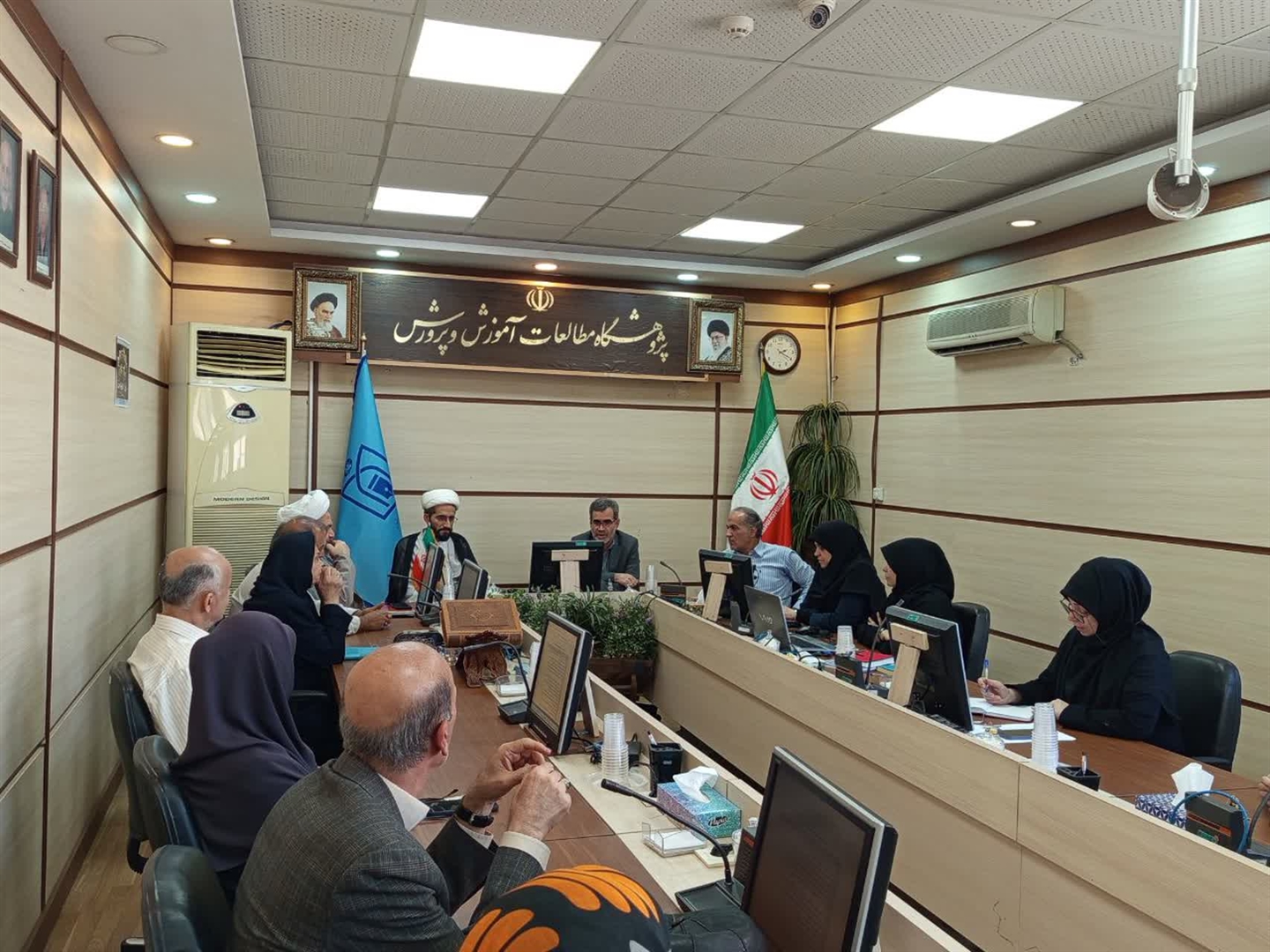 " تحول مدیریتی در پژوهشگاه "